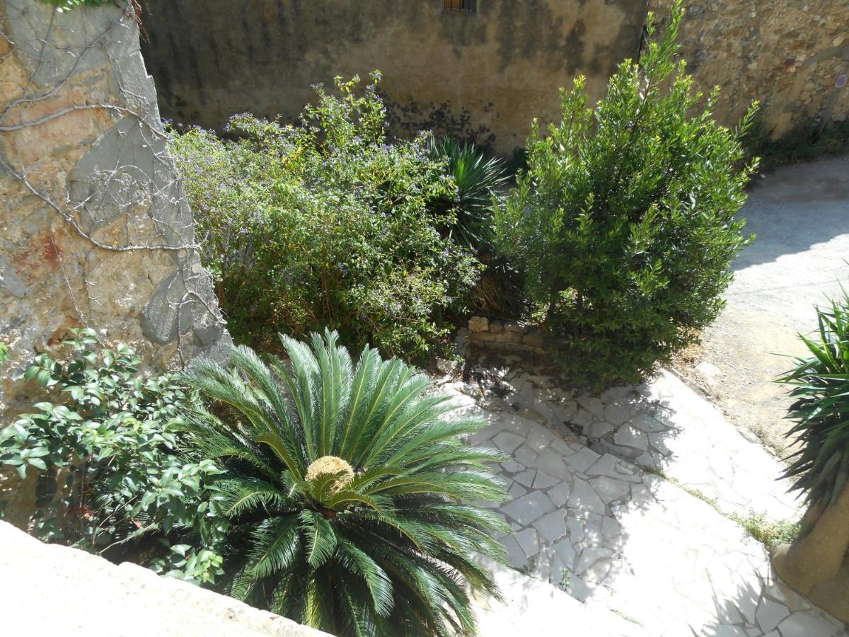 Logis De La Meschaussee, Dans Donjon Du Xie Siecle Canet  エクステリア 写真