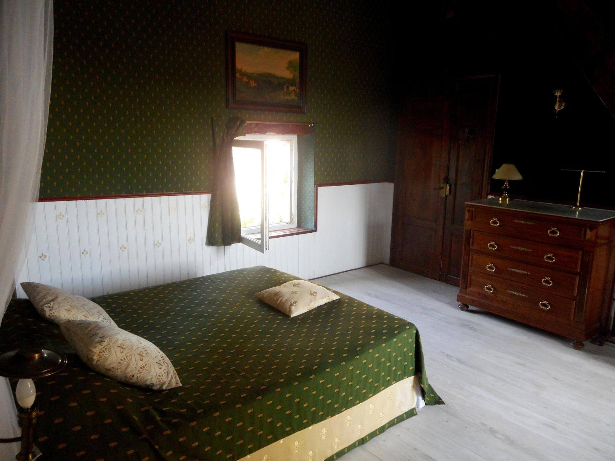 Logis De La Meschaussee, Dans Donjon Du Xie Siecle Canet  エクステリア 写真
